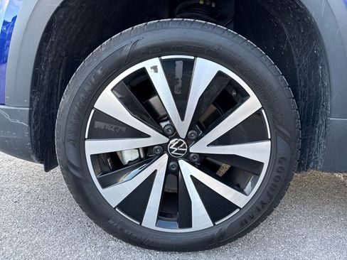 Certified 2023 Volkswagen Taos SE image 28