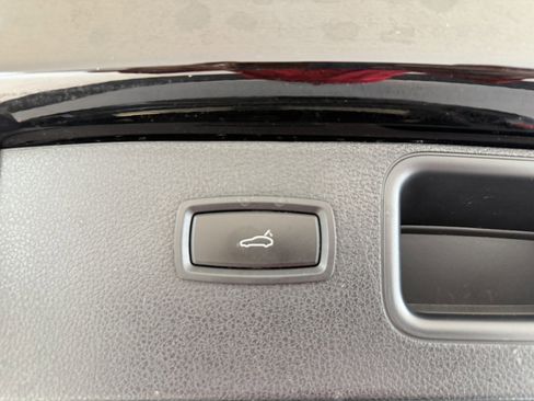 Used 2021 Porsche Macan AWD/4WD image 27