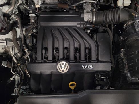 Used 2020 Volkswagen Atlas Cross Sport SE FWD image 30