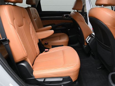 Used 2023 Kia Sorento SX Prestige image 22