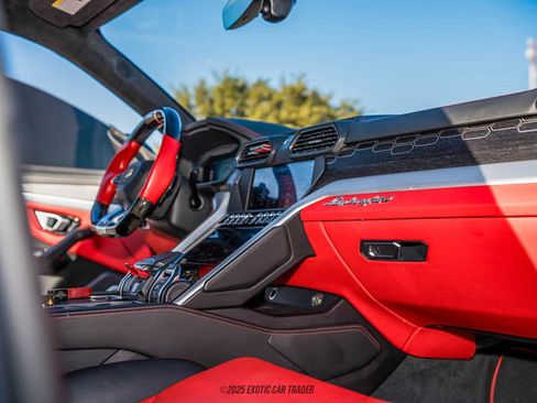 Used 2019 Lamborghini Urus image 44