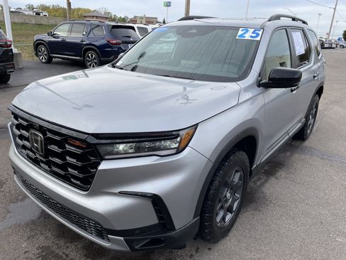 Certified 2025 Honda Pilot TrailSport image 25