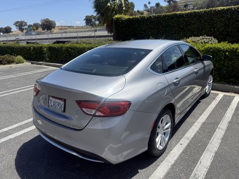 Used 2015 Chrysler 200 Limited FWD image 4