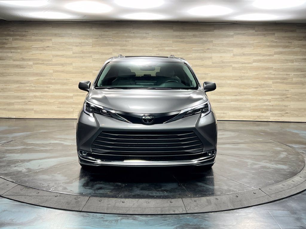 Used 2026 Toyota Sienna XLE AWD/4WD image 5