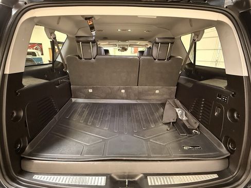 Used 2019 Chevrolet Suburban LT w/ Luxury Package AWD/4WD image 38