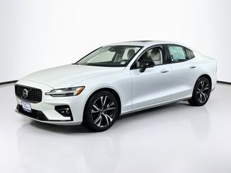 Used 2023 Volvo S60 B5 Core FWD video 1