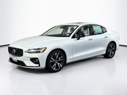 Used 2023 Volvo S60 B5 Core FWD image 1