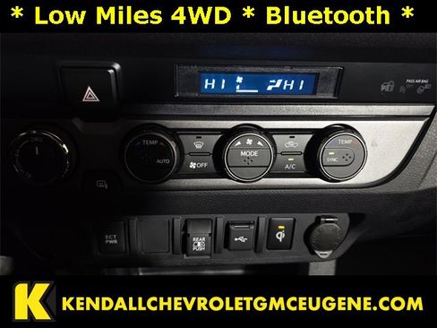 Used 2023 Toyota Tacoma TRD Off-Road image 17