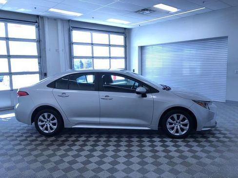 Used 2025 Toyota Corolla LE image 34