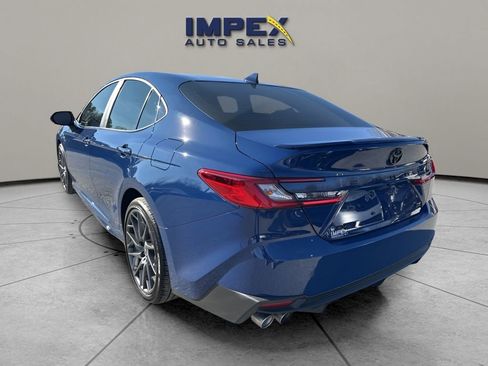 Used 2025 Toyota Camry SE image 3