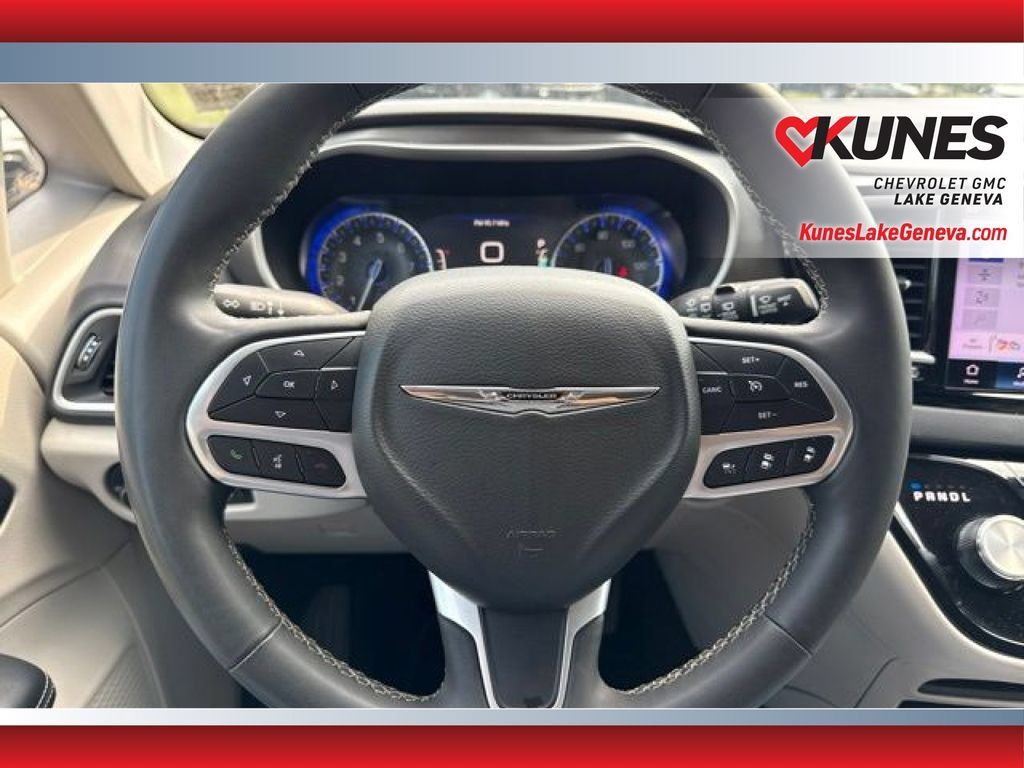 Used 2024 Chrysler Pacifica Touring-L FWD image 28