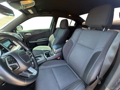 Used 2017 Dodge Charger SXT RWD image 10