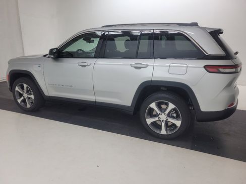Used 2023 Jeep Grand Cherokee 4WD 4xe w/ Luxury Tech Group II image 3
