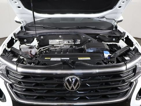Used 2025 Volkswagen Atlas Cross Sport SE FWD image 18