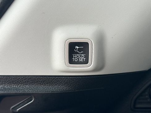 Used 2023 Jeep Grand Cherokee Limited w/ Luxury Tech Group II image 12