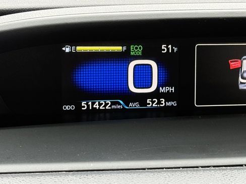 Used 2019 Toyota Prius L Eco w/ Carpet Mat Package image 30