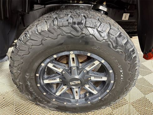 Used 2017 Toyota Tacoma SR5 w/ Tow Package image 19