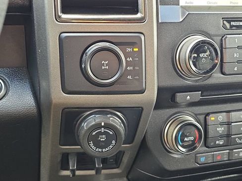 Used 2017 Ford F150 Raptor w/ Equipment Group 802A Luxury AWD/4WD image 19