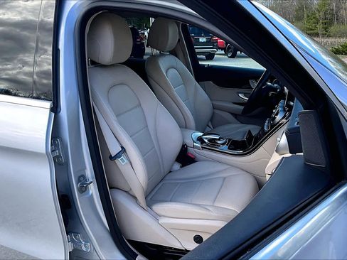 Used 2019 Mercedes-Benz GLC 300 4MATIC image 8