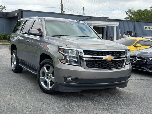 Used 2018 Chevrolet Tahoe LT w/ Luxury Package RWD image 2