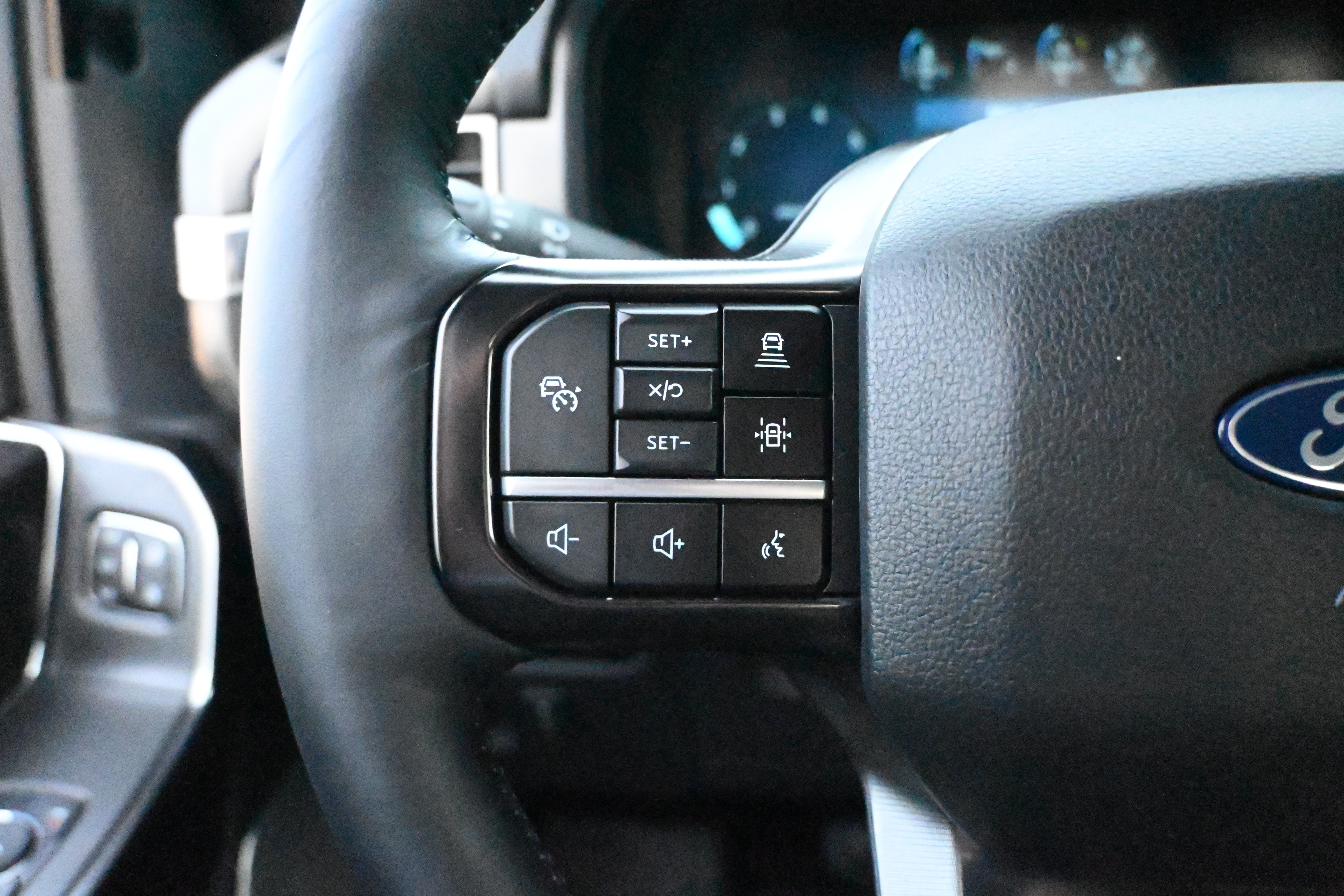 Used 2024 Ford F150 Platinum w/ Equipment Group 702A High AWD/4WD image 18