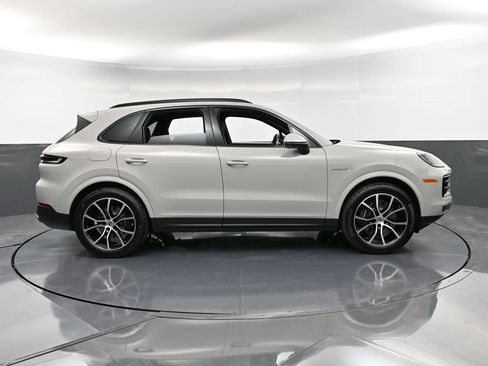 Certified 2026 Porsche Cayenne E-Hybrid AWD/4WD image 9