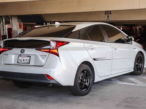 Used 2022 Toyota Prius XLE FWD image 4