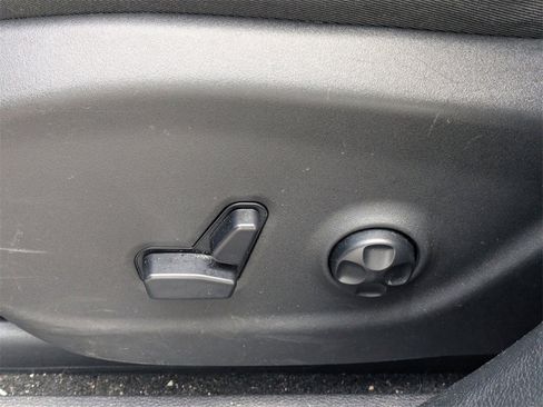 Used 2020 Jeep Cherokee Latitude Plus image 21