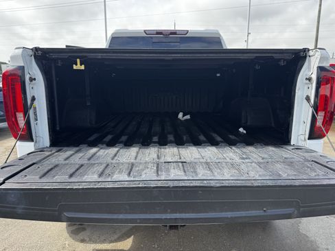 Used 2022 GMC Sierra 1500 AT4 w/ Technology Package AWD/4WD image 30