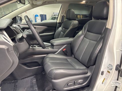 Used 2024 Nissan Murano SL image 10