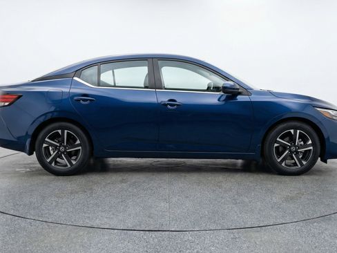 Used 2025 Nissan Sentra SV FWD image 11