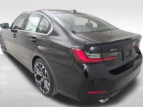 New 2026 BMW 330i xDrive Sedan w/ Convenience Package AWD/4WD image 7