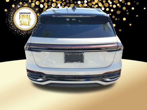 Used 2024 Lincoln Nautilus Reserve image 7