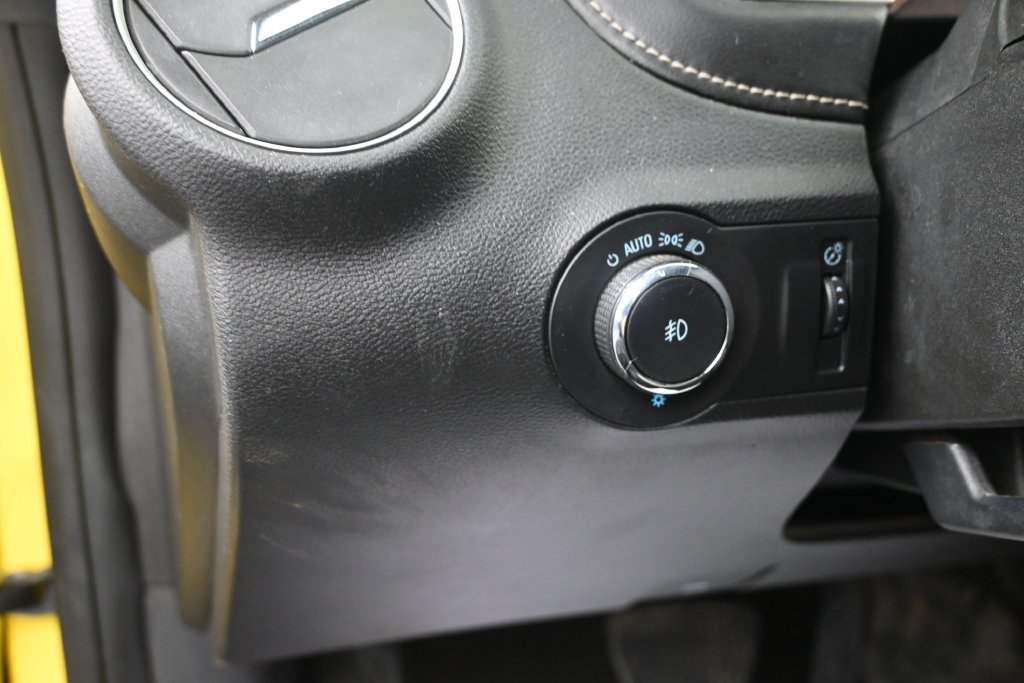 Used 2015 Chevrolet Camaro LT RWD image 31