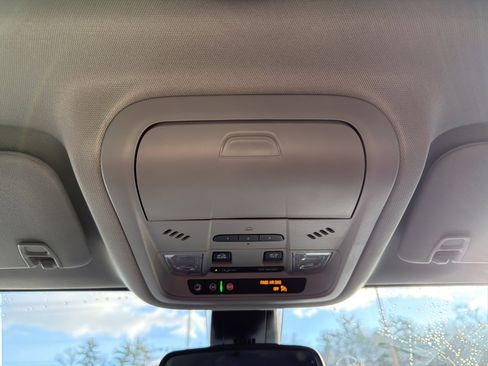 Used 2023 GMC Acadia AT4 w/ Preferred Package image 18