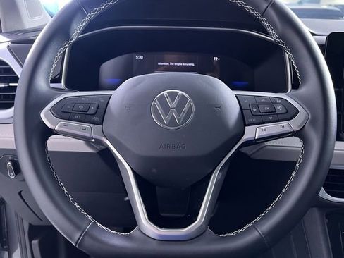 Used 2025 Volkswagen Taos SE image 14