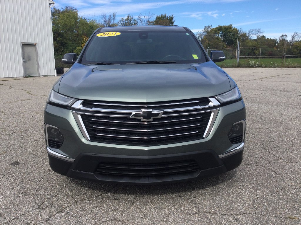 Used 2023 Chevrolet Traverse LT FWD image 2