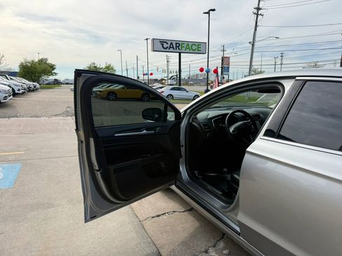 Used 2020 Ford Fusion Energi Titanium FWD image 17