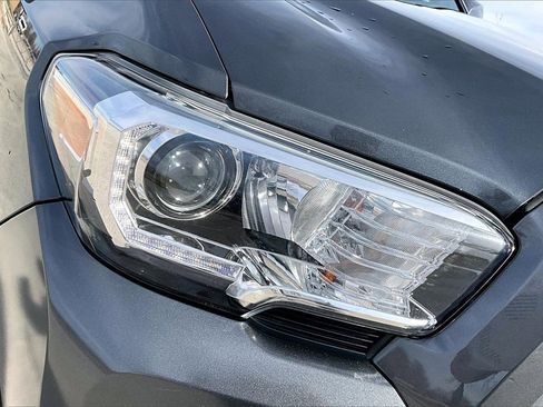 Used 2023 Toyota Tacoma TRD Off-Road image 23