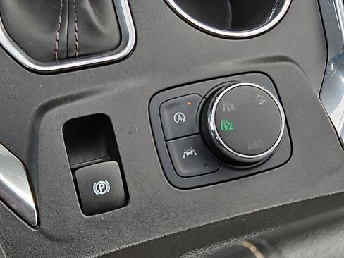 Certified 2023 Chevrolet Traverse LT w/ LT Premium Package image 25