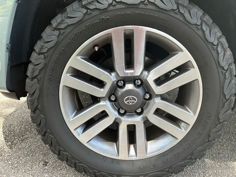 Used 2022 Toyota 4Runner TRD Sport w/ Technology Package RWD image 10
