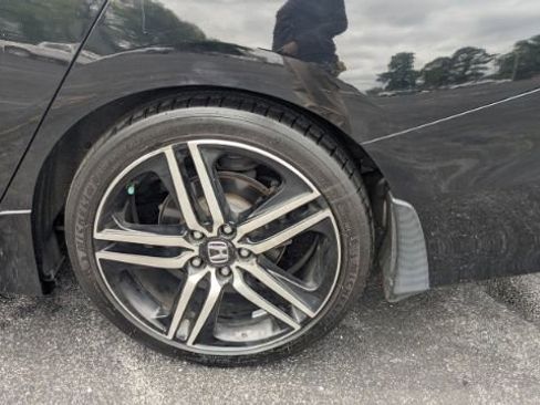 Used 2017 Honda Accord Touring image 10