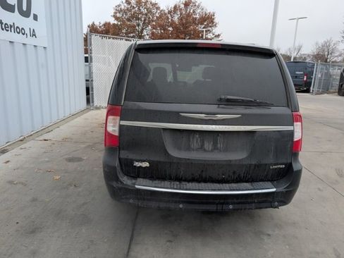 Used 2013 Chrysler Town & Country Limited w/ Luxury Group image 17