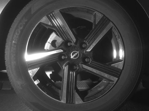 Used 2025 Nissan Sentra SV FWD image 15
