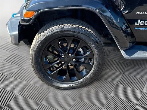 Used 2022 Jeep Wrangler Unlimited Sahara image 34