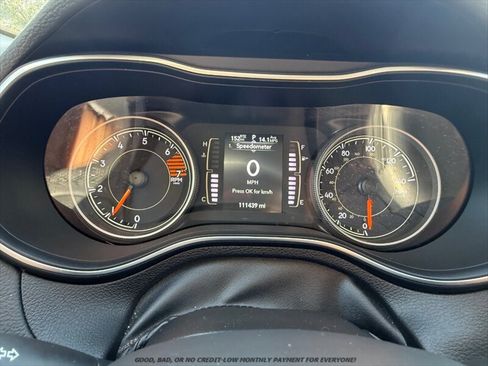 Used 2019 Jeep Cherokee Latitude Plus AWD/4WD image 12