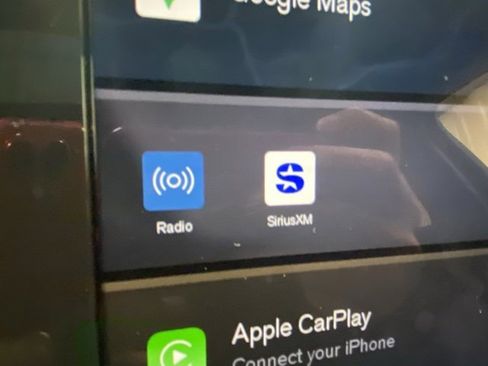 Used 2025 Volvo XC40 B5 Plus image 18