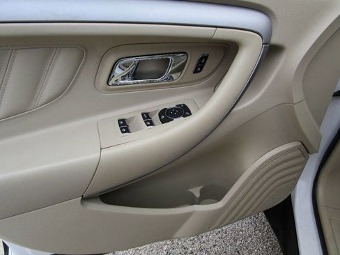 Used 2016 Ford Taurus SEL w/ Equipment Group 201A image 9