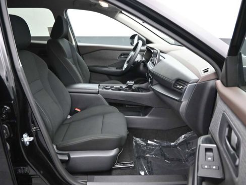 Used 2023 Nissan Rogue S image 11