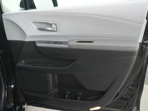 Used 2025 Toyota Sienna XLE w/ XLE Plus Package image 13